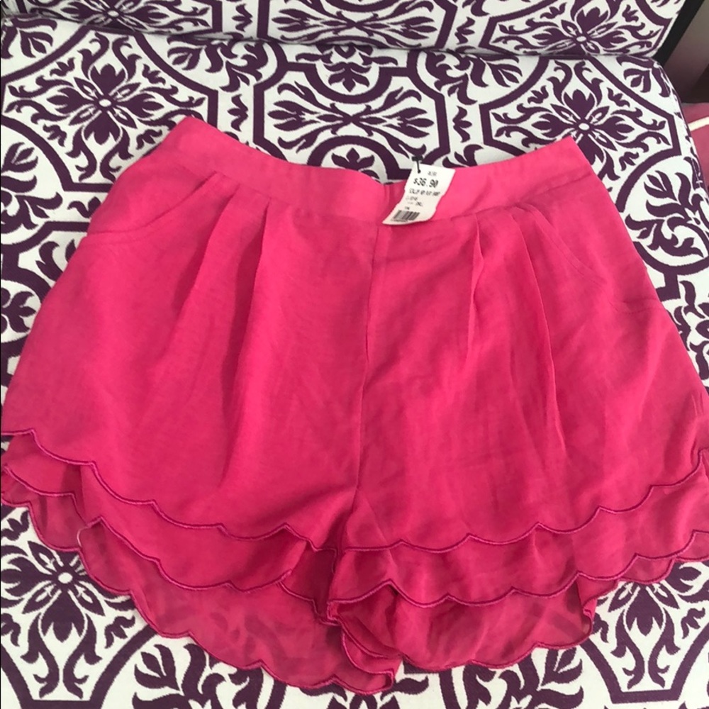 Akira Red Label Scallop Bottom Shorts, S-NWT